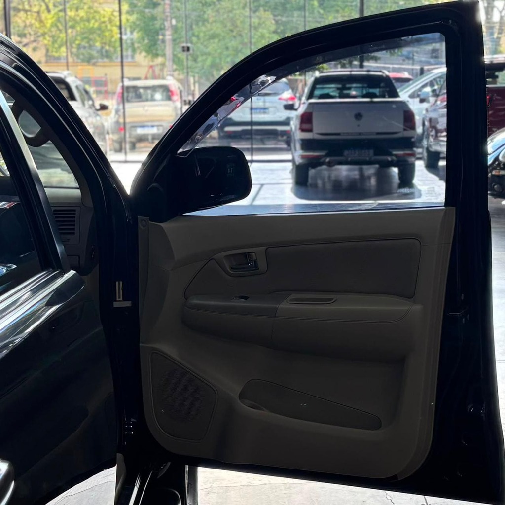 Toyota Hilux Sw4 Srv 3.0 4×4 Diesel Aut (Impecável – 5 Lugares – Bancos em couro)