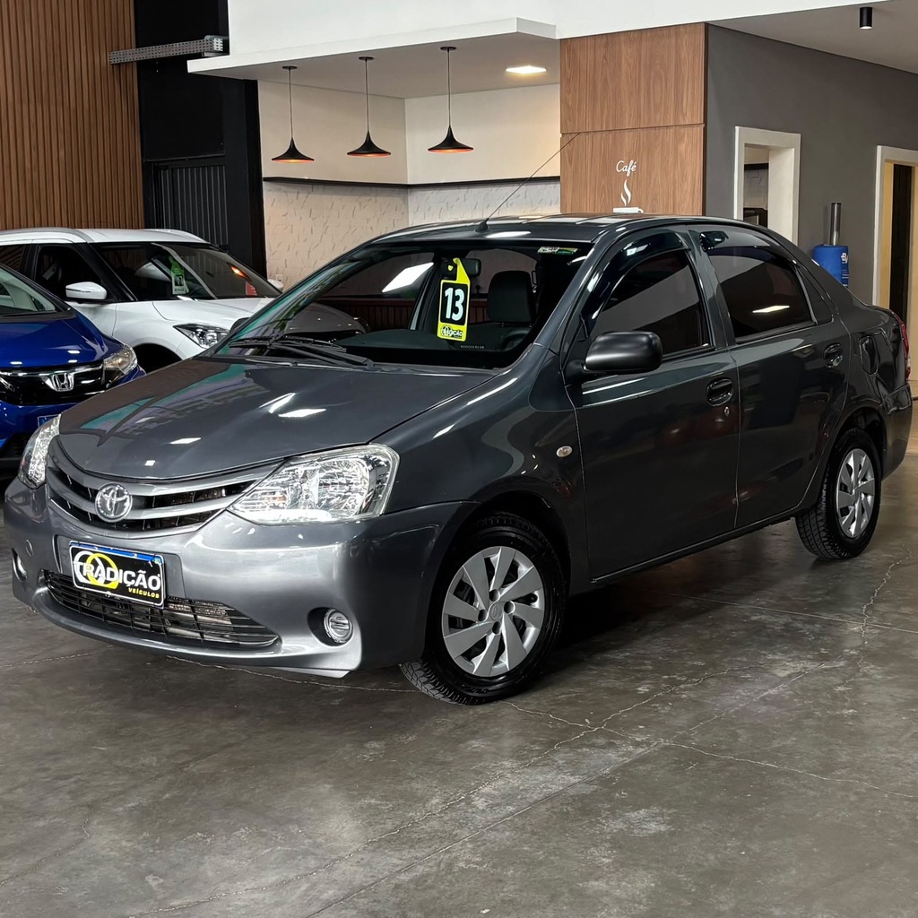 Toyota Etios Sedan X 1.5 Flex (Impecável – Manual – Ar e Direção)