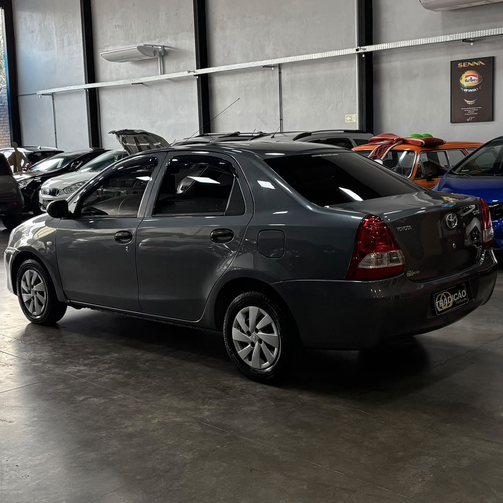 Toyota Etios Sedan X 1.5 Flex (Impecável – Manual – Ar e Direção)