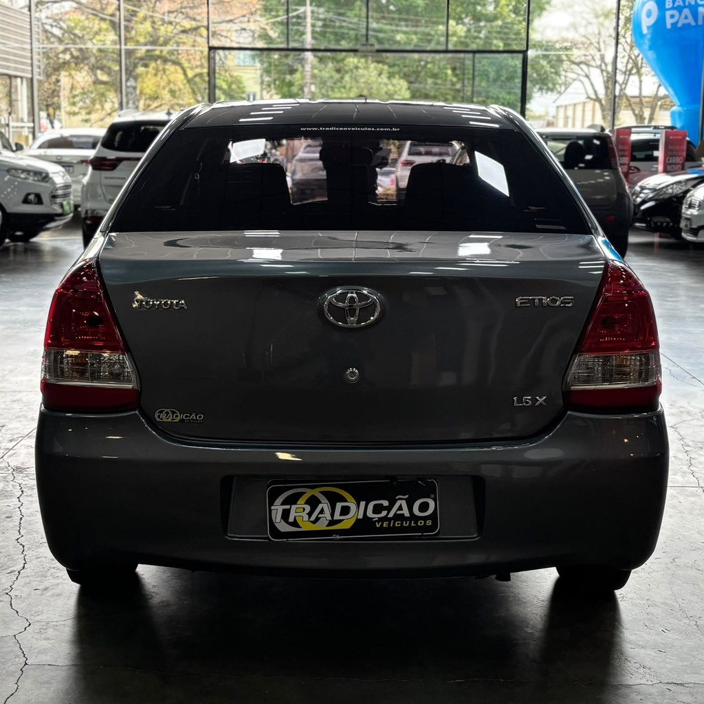 Toyota Etios Sedan X 1.5 Flex (Impecável – Manual – Ar e Direção)