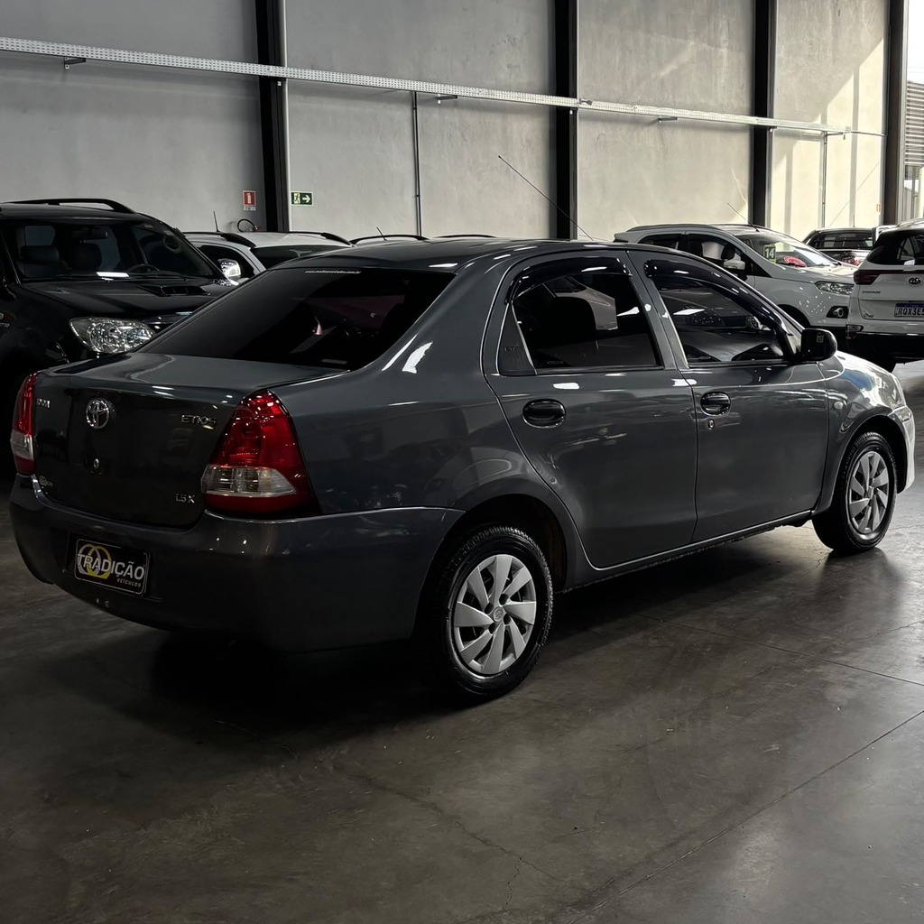 Toyota Etios Sedan X 1.5 Flex (Impecável – Manual – Ar e Direção)