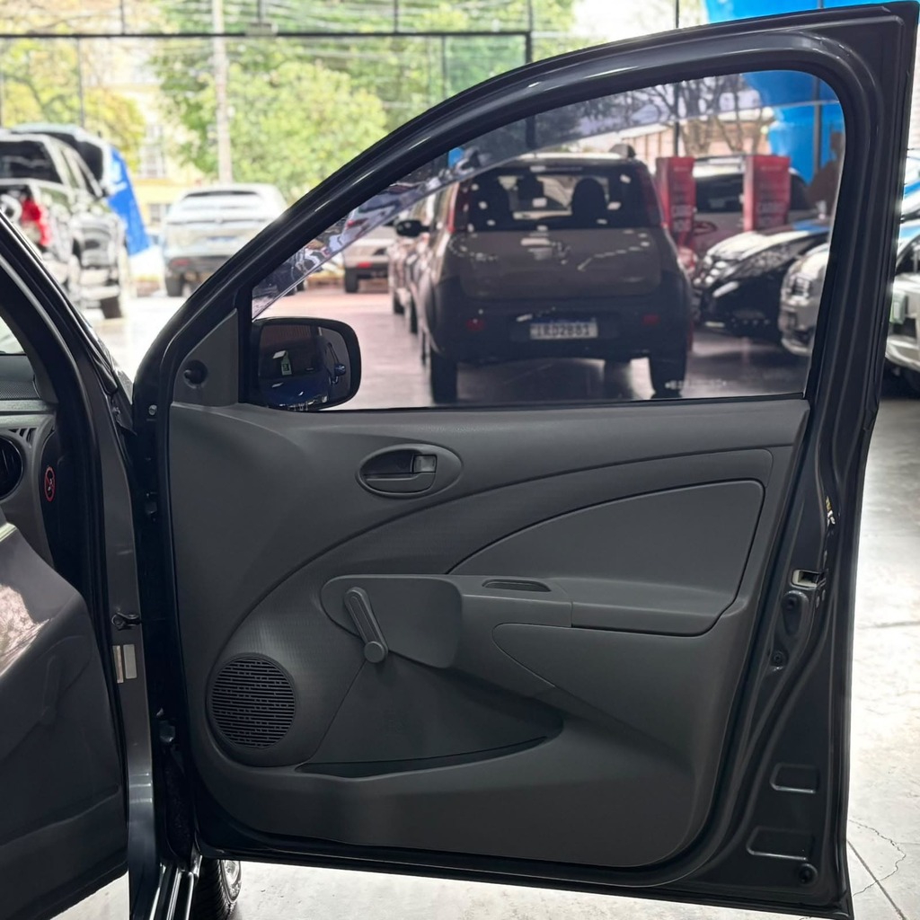 Toyota Etios Sedan X 1.5 Flex (Impecável – Manual – Ar e Direção)