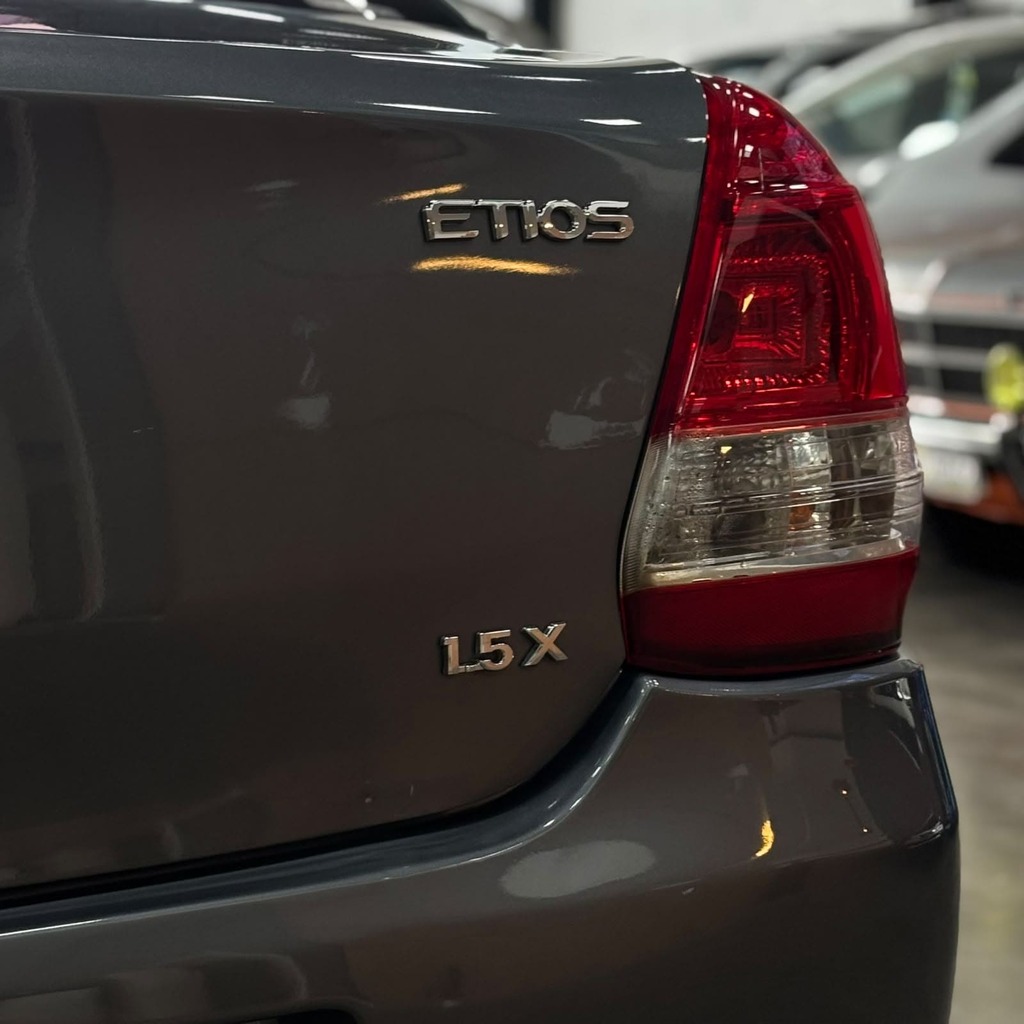 Toyota Etios Sedan X 1.5 Flex (Impecável – Manual – Ar e Direção)