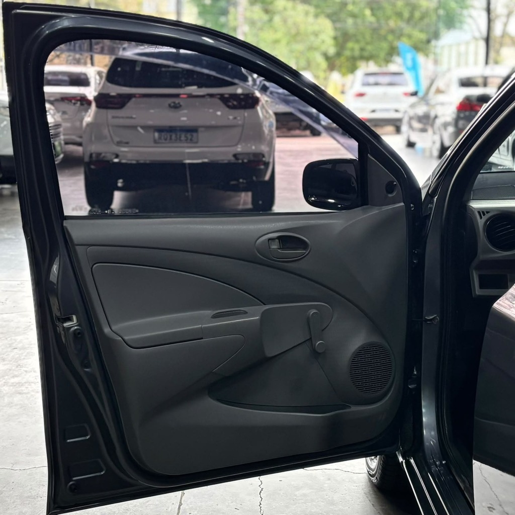 Toyota Etios Sedan X 1.5 Flex (Impecável – Manual – Ar e Direção)