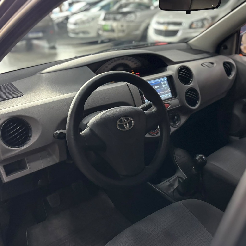 Toyota Etios Sedan X 1.5 Flex (Impecável – Manual – Ar e Direção)