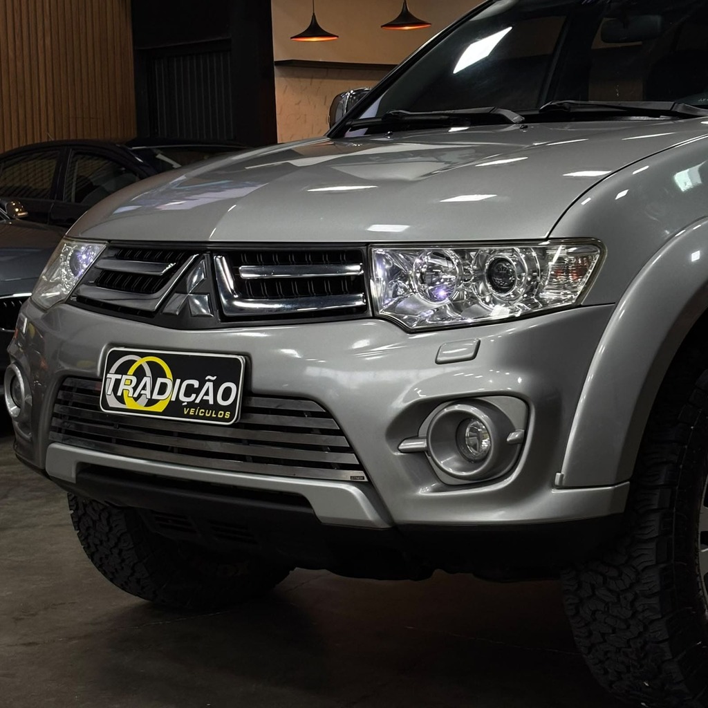 Mitsubishi Pajero Dakar Hpe 3.2 Diesel (Impecável – 7 L – Automática – Bancos em Couro)