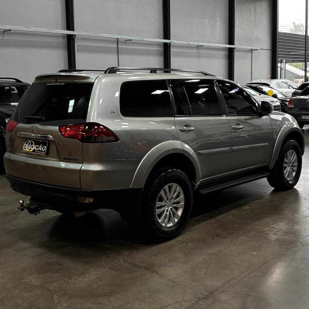 Mitsubishi Pajero Dakar Hpe 3.2 Diesel (Impecável – 7 L – Automática – Bancos em Couro)