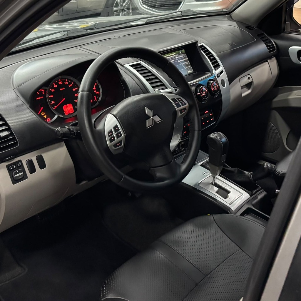 Mitsubishi Pajero Dakar Hpe 3.2 Diesel (Impecável – 7 L – Automática – Bancos em Couro)