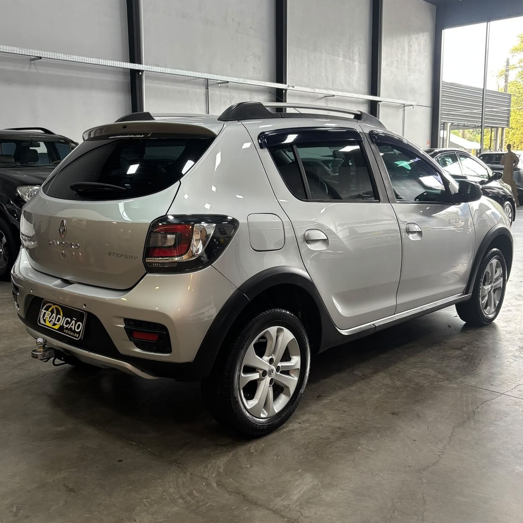 Sandero Stepway 1.6 (Impecável – Completo – Bancos de couro)