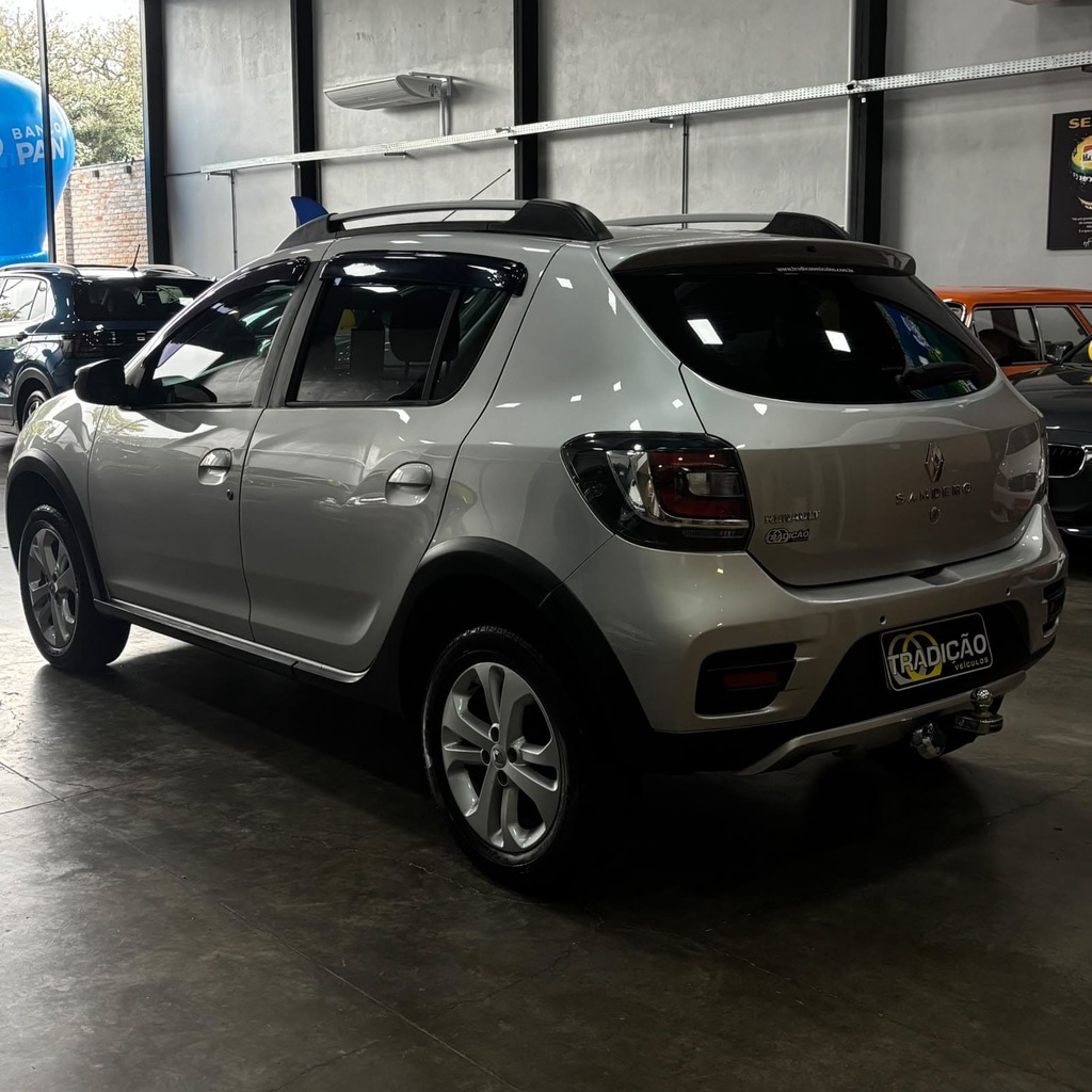 Sandero Stepway 1.6 (Impecável – Completo – Bancos de couro)