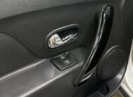 Sandero Stepway 1.6 (Impecável – Completo – Bancos de couro)