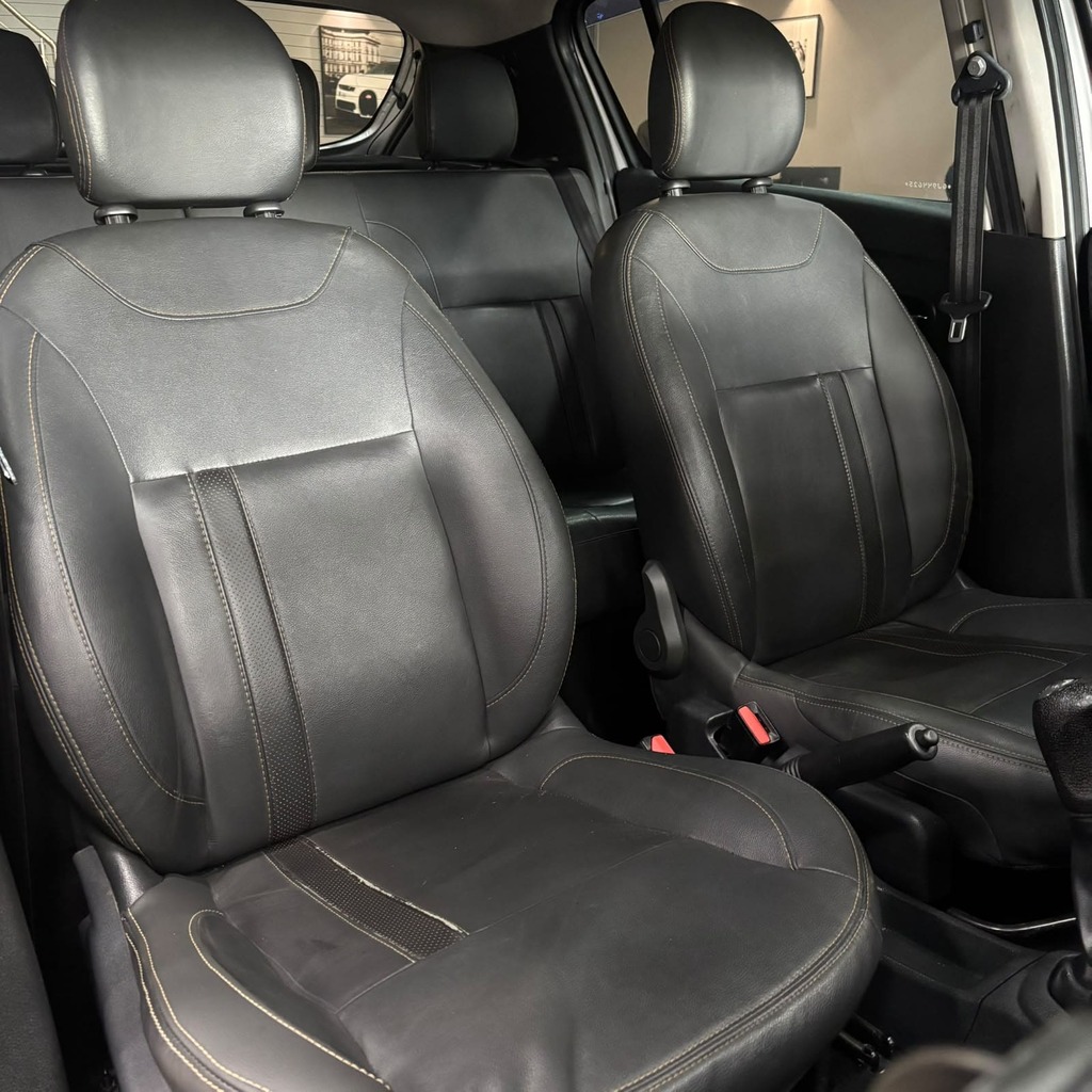 Sandero Stepway 1.6 (Impecável – Completo – Bancos de couro)