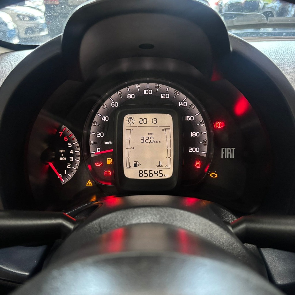 Fiat Uno Attractive 1.0 Fire Flex (Impecável – Km baixa – Pneus zeros)