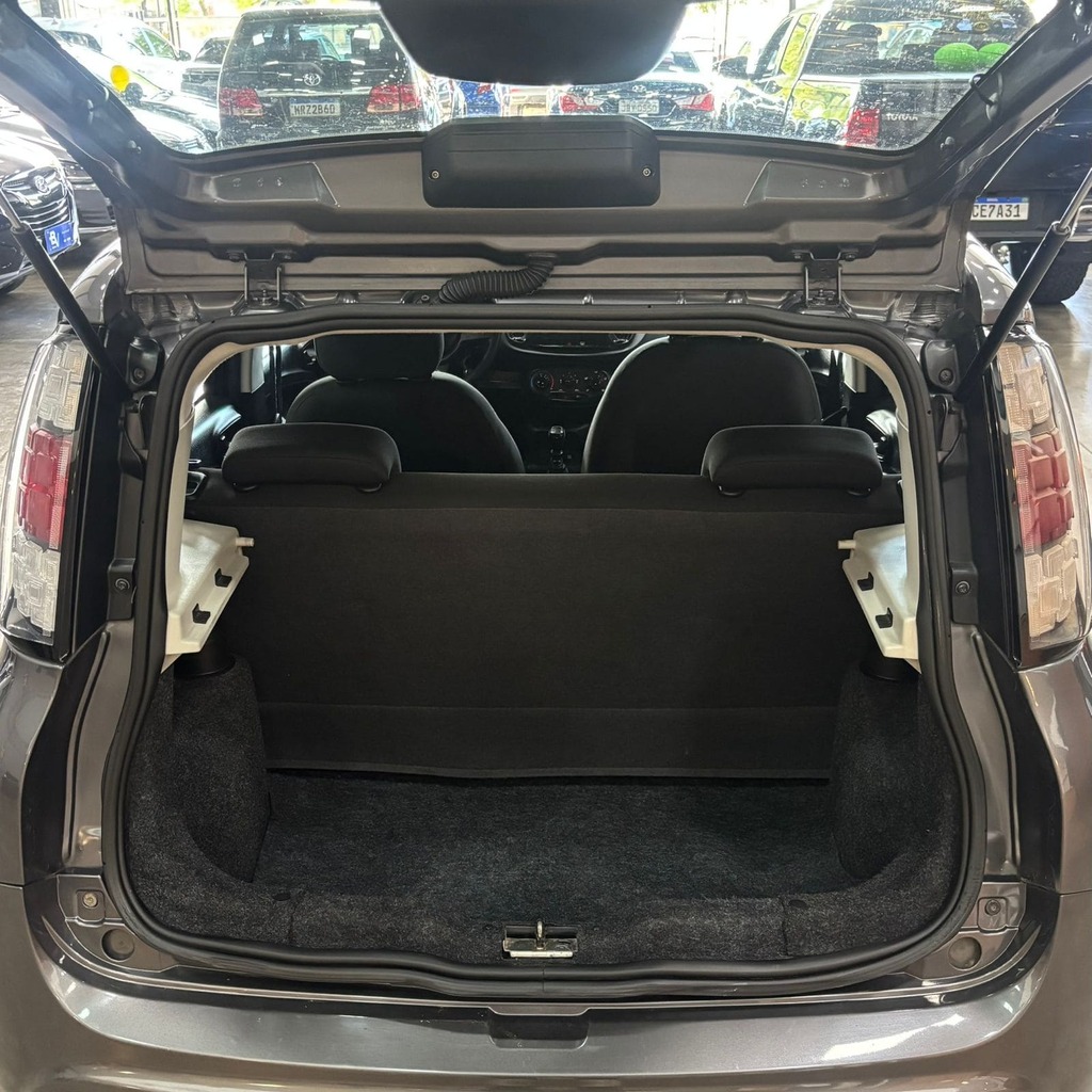 Fiat Uno Attractive 1.0 Fire Flex (Impecável – Km baixa – Pneus zeros)