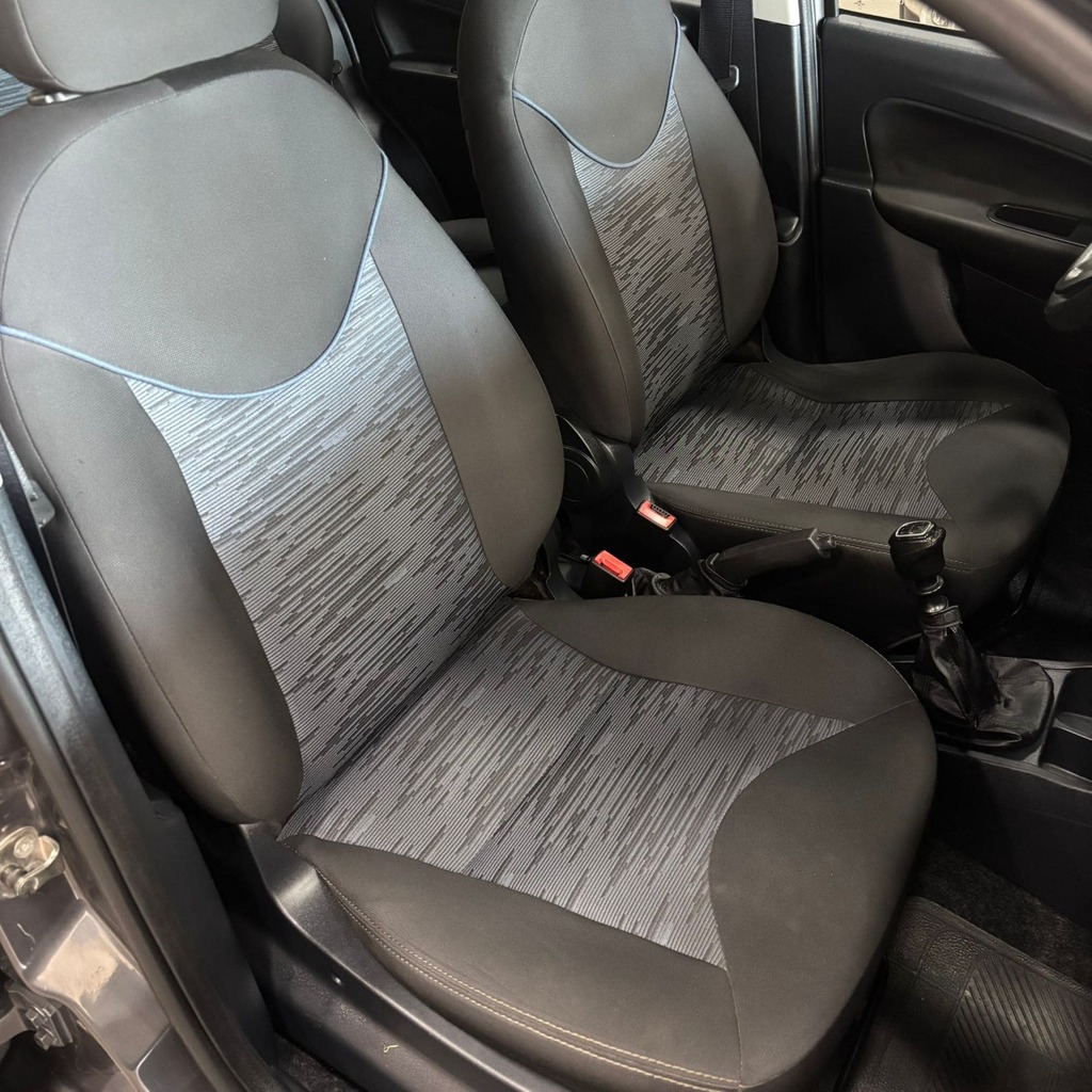 Fiat Uno Attractive 1.0 Fire Flex (Impecável – Km baixa – Pneus zeros)