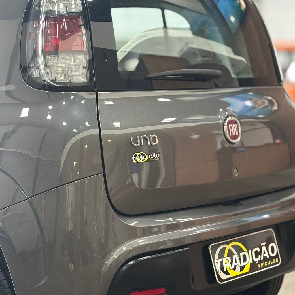Fiat Uno Attractive 1.0 Fire Flex (Impecável – Km baixa – Pneus zeros)