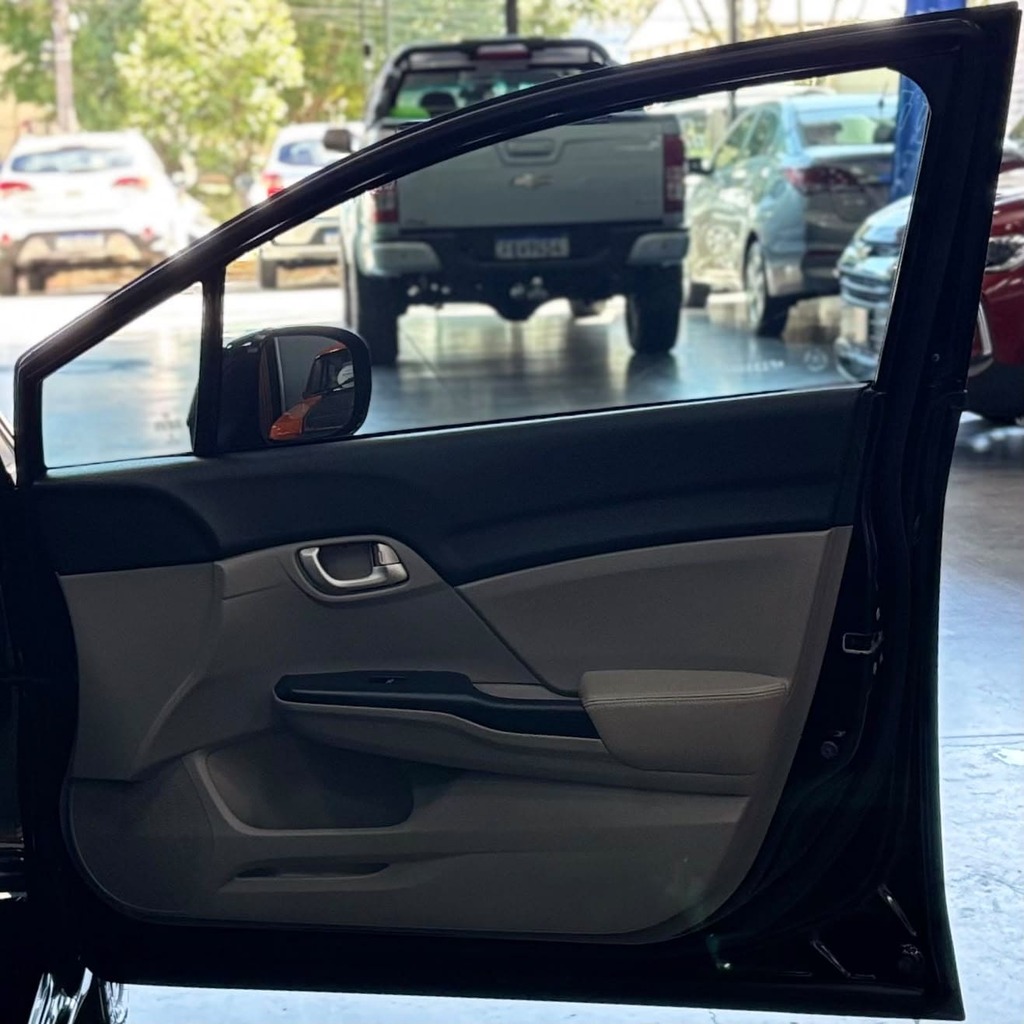 Honda Civic Lxr 2.0 Flex Aut (Impecável – Bancos em Couro – Roda de Liga)