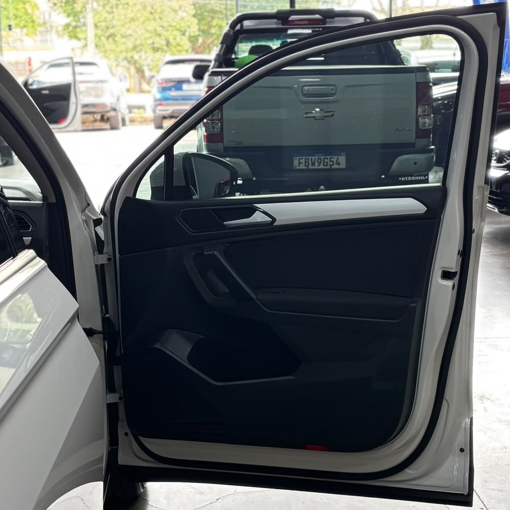 Volkswagen Tiguan Allspace TSi 1.4 Flex 250 (Impecável – 5 Lugares – Automática – Roda de Liga)