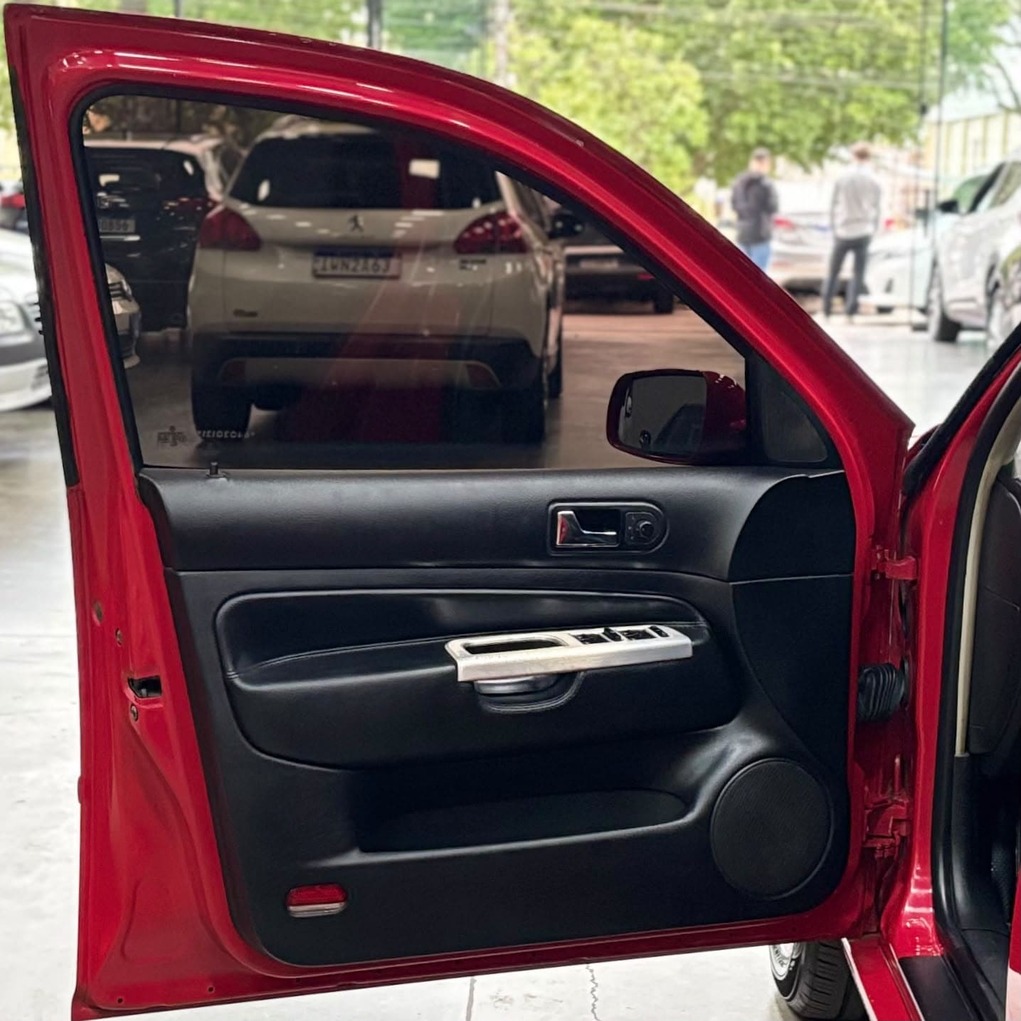 Volkswagen Golf Flash 1.6 Flex 5M (Impecável – Manual – Completo – Susp Ar)