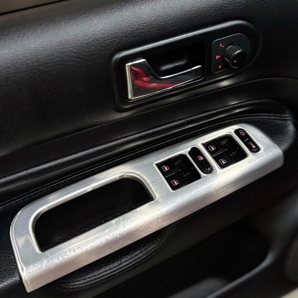 Volkswagen Golf Flash 1.6 Flex 5M (Impecável – Manual – Completo – Susp Ar)