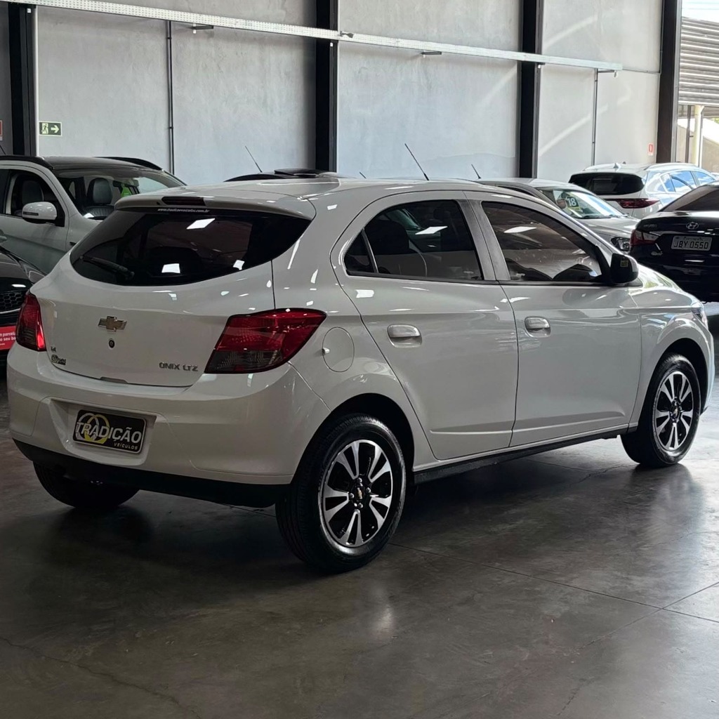 Chevrolet Onix LTZ 1.4 Flex (Impecável – Manual – Roda de Liga)