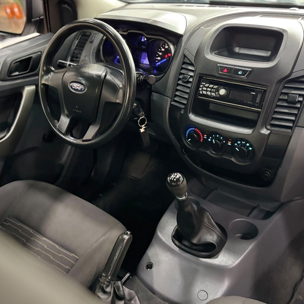 Ford Ranger CS XLS 2.5 Flex (Impecável – Completa – Manual 5M)