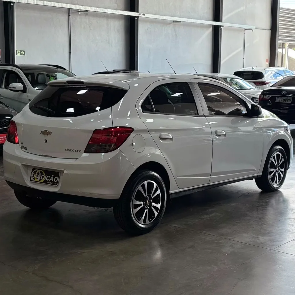 Chevrolet Onix LTZ 1.4 Flex (Impecável – Manual – Roda de Liga)