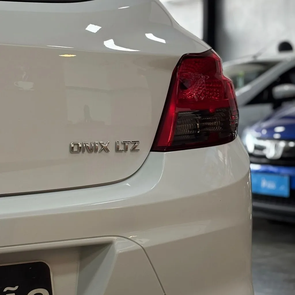 Chevrolet Onix LTZ 1.4 Flex (Impecável – Manual – Roda de Liga)