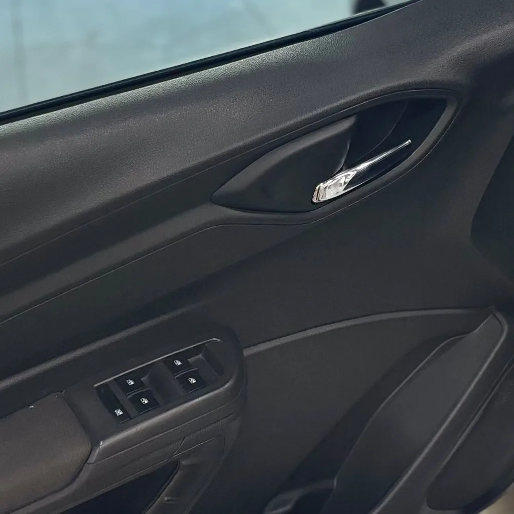 Chevrolet Onix LTZ 1.4 Flex (Impecável – Manual – Roda de Liga)