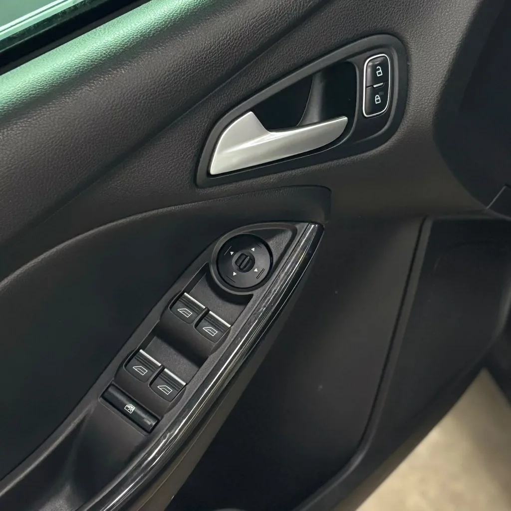 Ford Focus Titanium 2.0 Flex (Impecável – Top de Linha – Todo revisado)