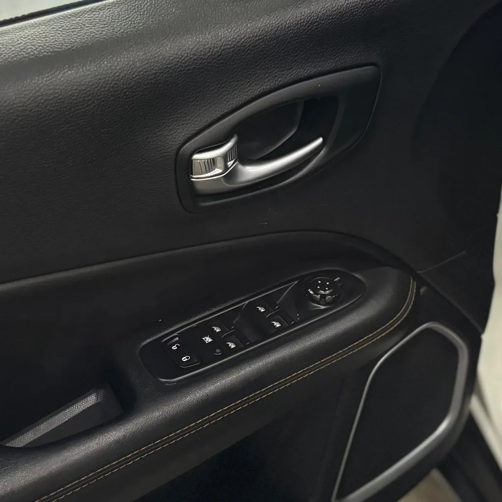 Jeep Compass Limited Flex 2.0 (Impecável – Automática – Bancos em Couro)