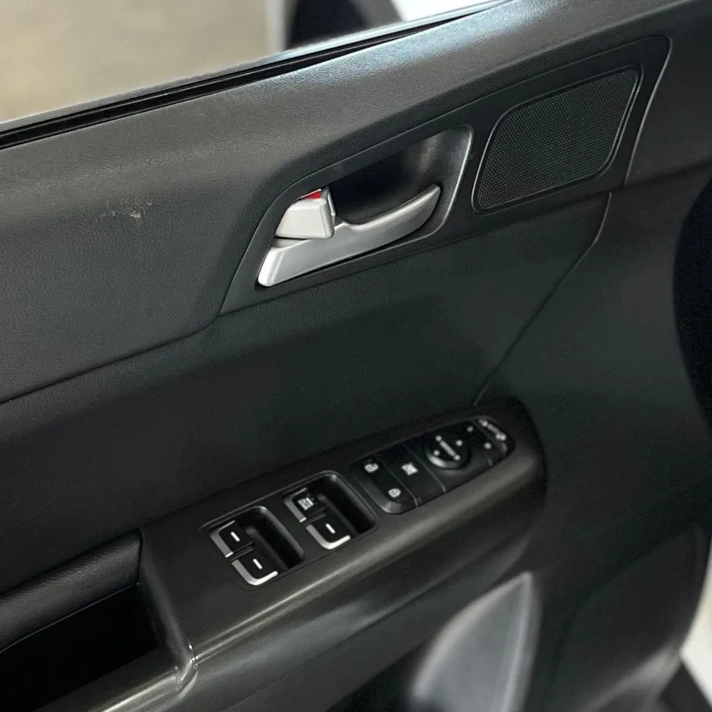 Kia Sportage EX 2.0 Flex (Impecável – Aut – Bancos em Couro – Rodas de Liga)