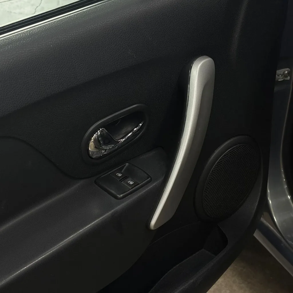 Renault Sandero Expression 1.6 (Impecável – Econômico)
