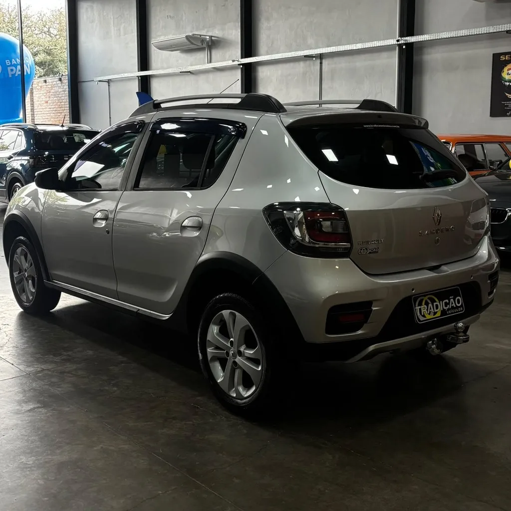 Sandero Stepway 1.6 (Impecável – Completo – Bancos de couro)