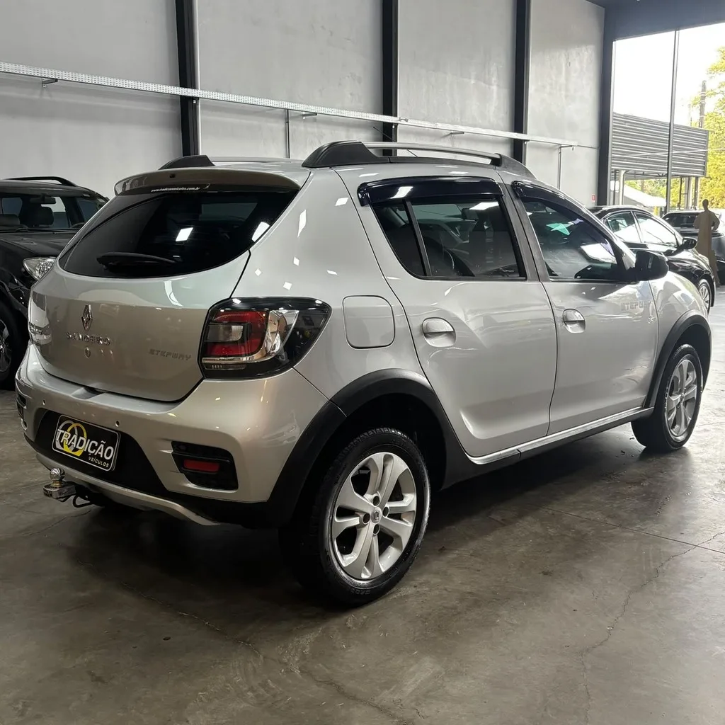 Sandero Stepway 1.6 (Impecável – Completo – Bancos de couro)