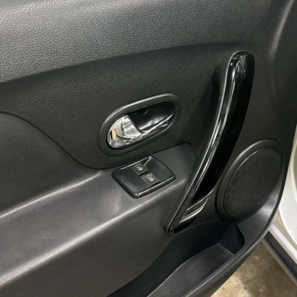 Sandero Stepway 1.6 (Impecável – Completo – Bancos de couro)