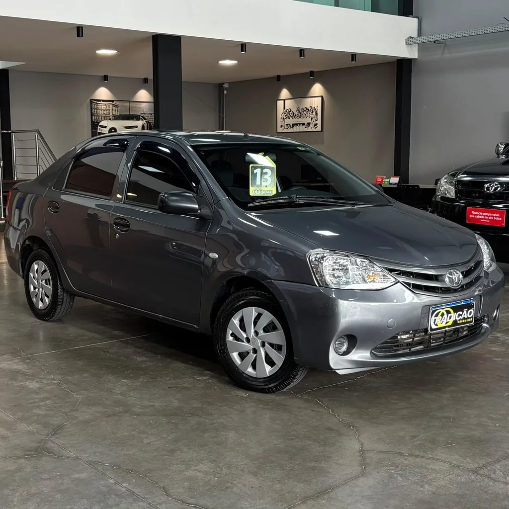 Toyota Etios Sedan X 1.5 Flex (Impecável – Manual – Ar e Direção)