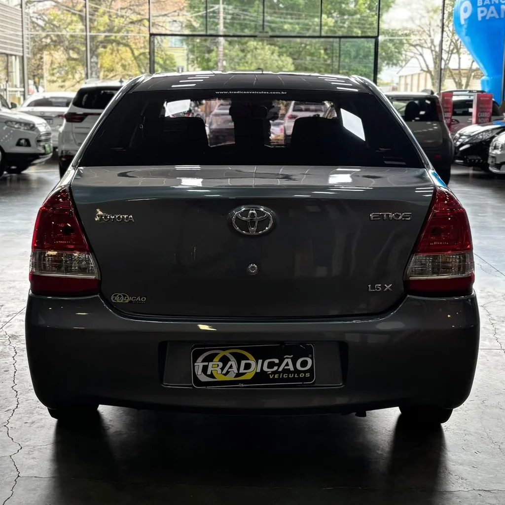Toyota Etios Sedan X 1.5 Flex (Impecável – Manual – Ar e Direção)