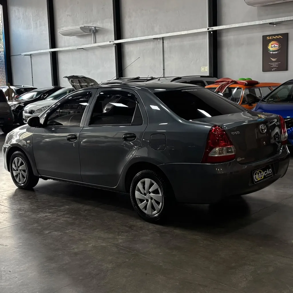 Toyota Etios Sedan X 1.5 Flex (Impecável – Manual – Ar e Direção)