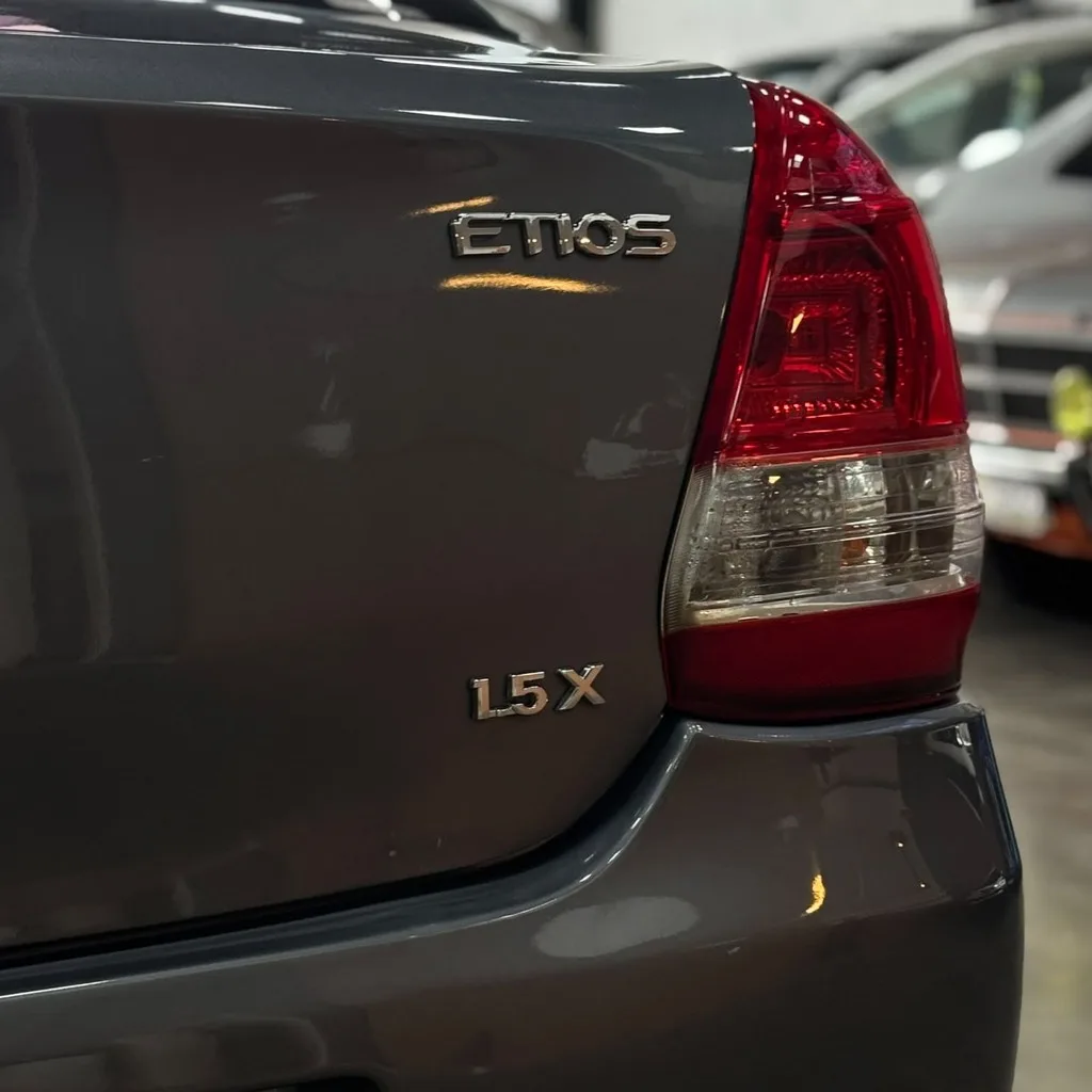 Toyota Etios Sedan X 1.5 Flex (Impecável – Manual – Ar e Direção)