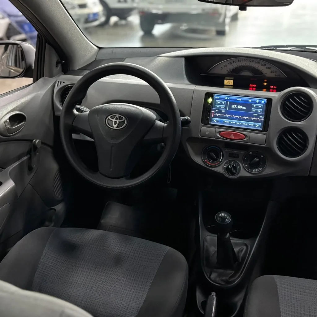 Toyota Etios Sedan X 1.5 Flex (Impecável – Manual – Ar e Direção)