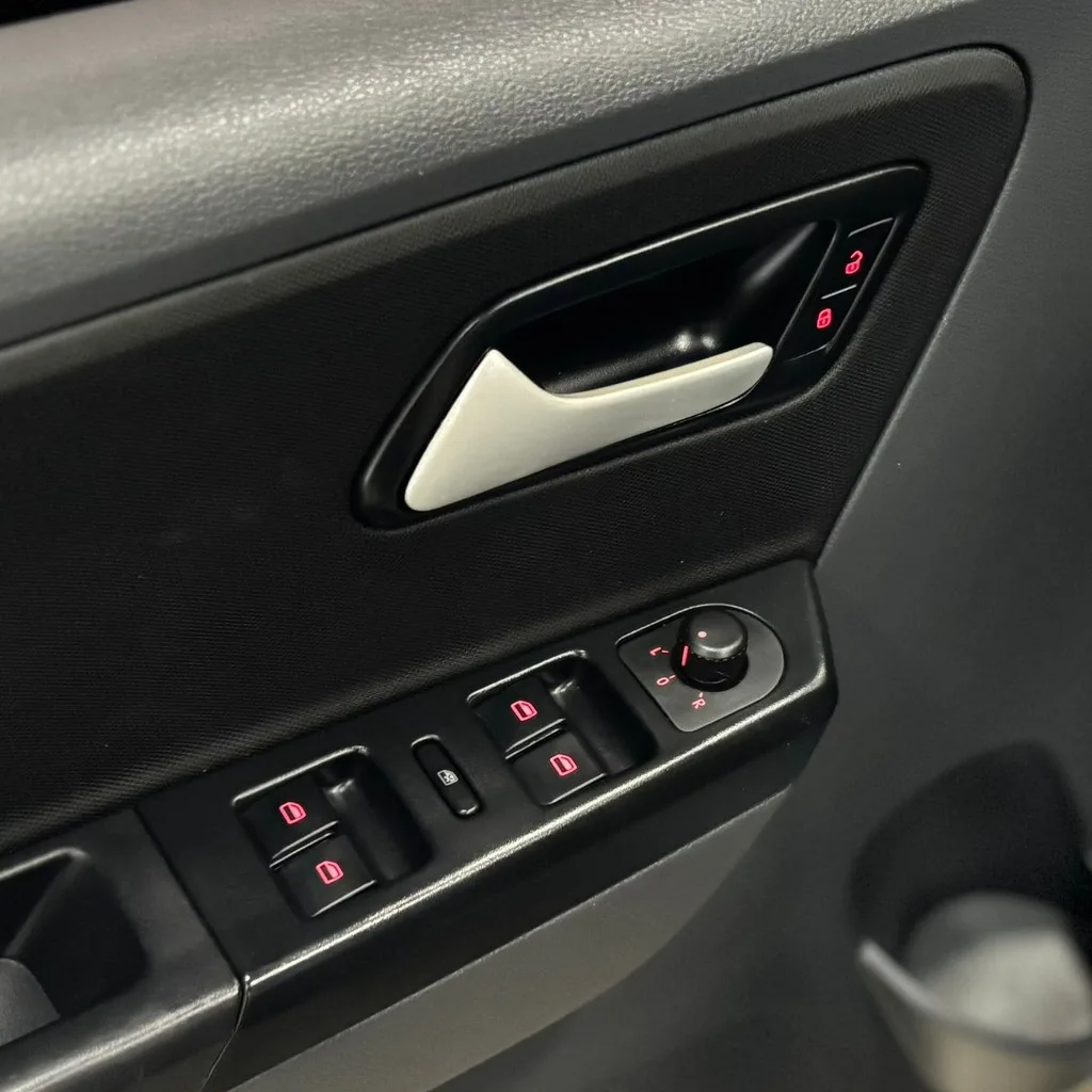 Volkswagen Fox Connect Manual 5M 1.6 Flex (Impecável – Completo)