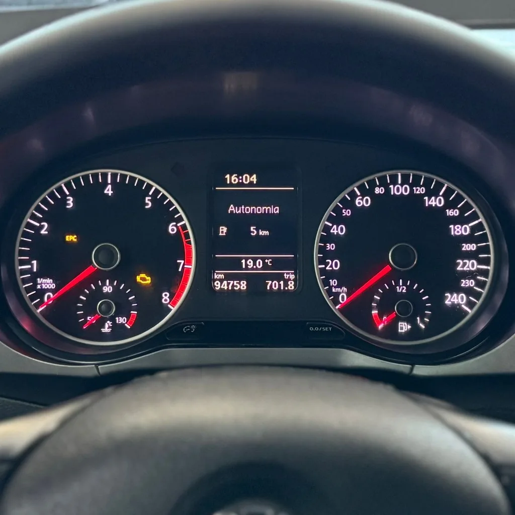 Volkswagen Fox Connect Manual 5M 1.6 Flex (Impecável – Completo)