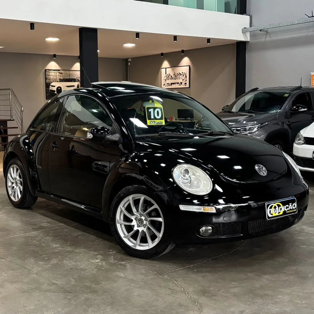 Volkswagen New Beetle 2.0 Gasolina (Câmbio Manual – Teto Solar – Bancos em Couro)