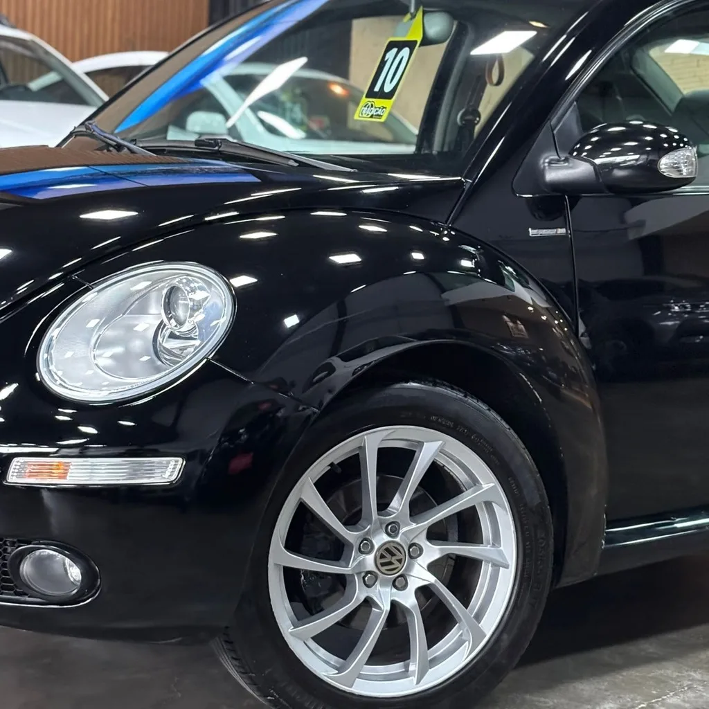 Volkswagen New Beetle 2.0 Gasolina (Câmbio Manual – Teto Solar – Bancos em Couro)