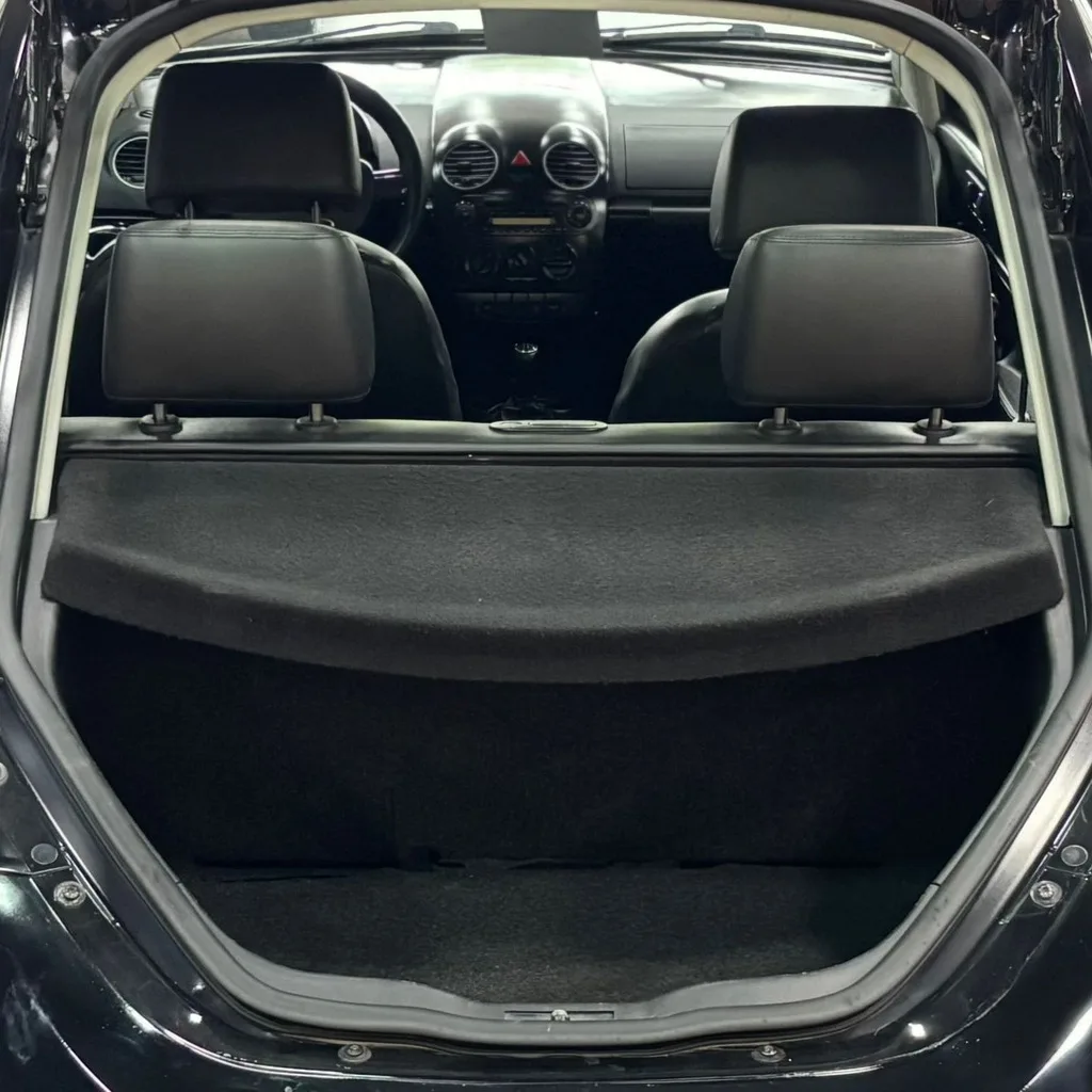 Volkswagen New Beetle 2.0 Gasolina (Câmbio Manual – Teto Solar – Bancos em Couro)