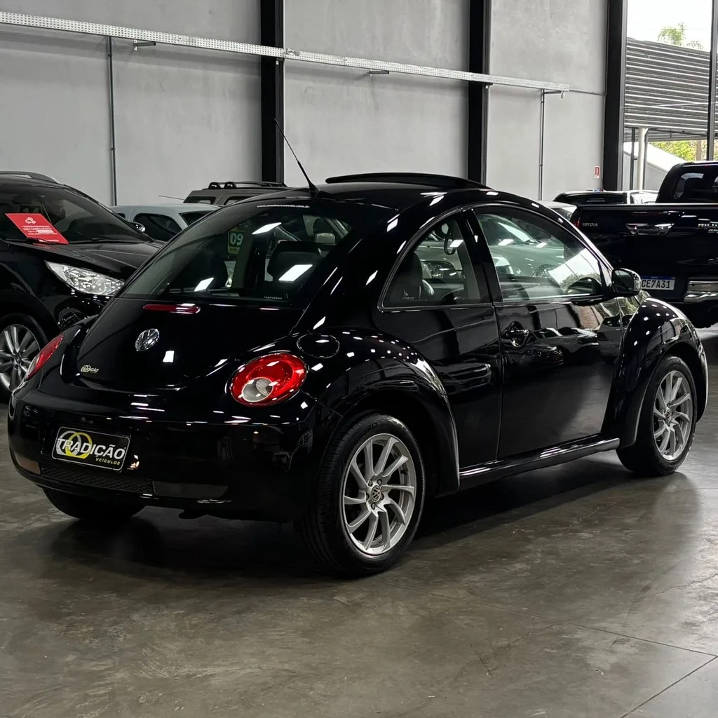 Volkswagen New Beetle 2.0 Gasolina (Câmbio Manual – Teto Solar – Bancos em Couro)