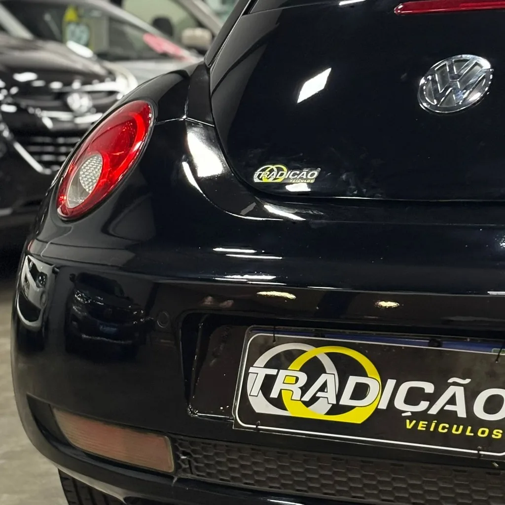 Volkswagen New Beetle 2.0 Gasolina (Câmbio Manual – Teto Solar – Bancos em Couro)